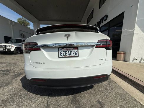 Used 2017 Tesla Model X 75D image 4
