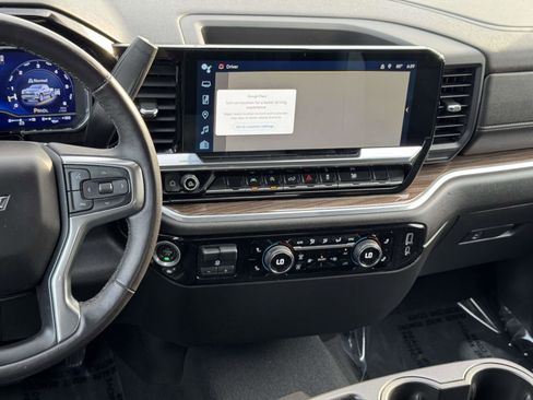 Used 2022 Chevrolet Silverado 1500 LT AWD/4WD image 3