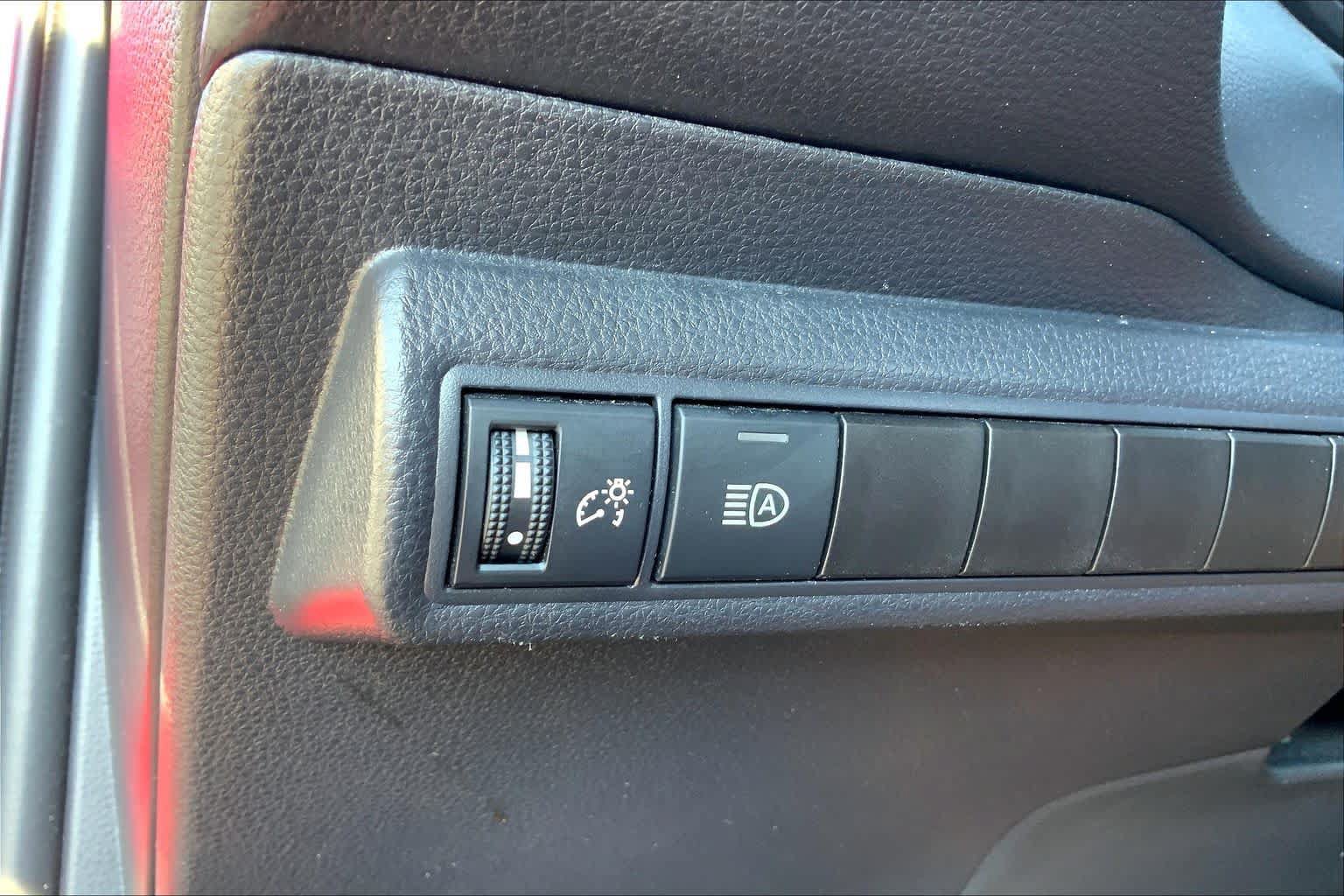 Used 2025 Toyota Corolla LE FWD image 32