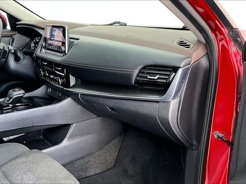 Used 2022 Nissan Rogue SV image 21