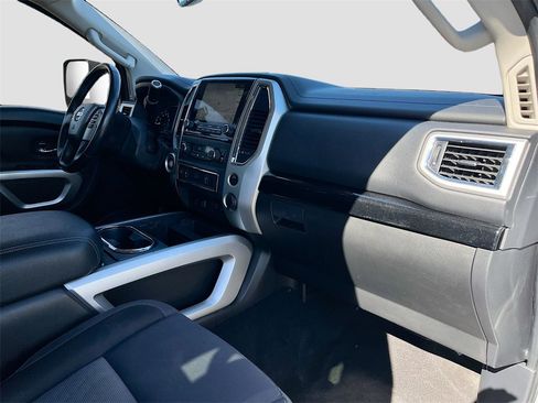 Used 2020 Nissan Titan SV w/ SV Convenience Package image 29