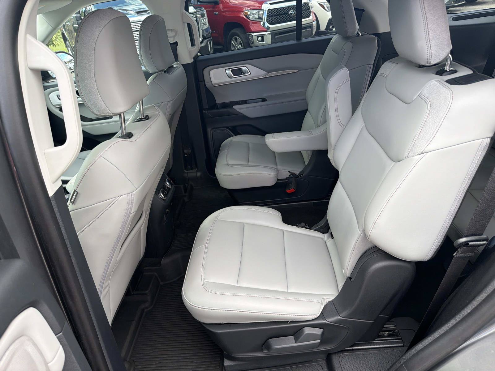 Used 2025 Ford Explorer Active w/ Active Comfort Package RWD image 21