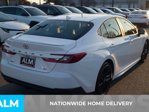 Used 2025 Toyota Camry SE image 4