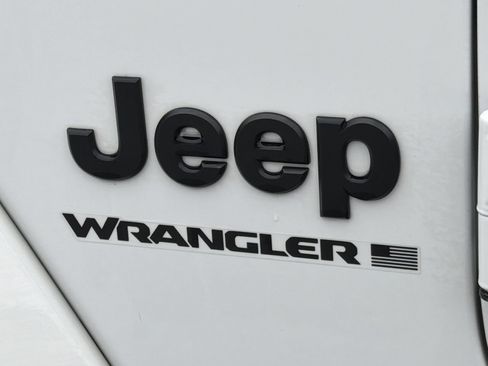 Used 2025 Jeep Wrangler Unlimited Sahara AWD/4WD image 21