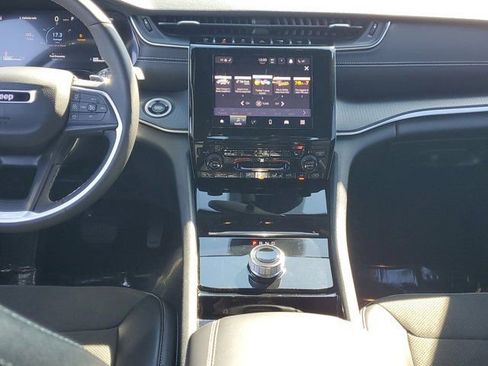 Used 2023 Jeep Grand Cherokee Altitude image 21