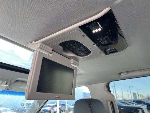 Used 2019 Chevrolet Suburban Premier image 13