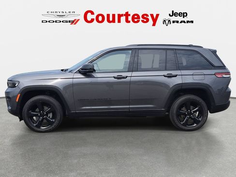 Certified 2022 Jeep Grand Cherokee Altitude AWD/4WD image 7