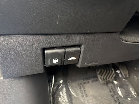 Used 2024 Nissan Kicks SR image 26