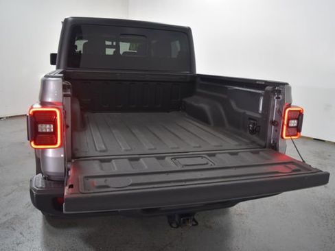 Certified 2020 Jeep Gladiator Overland image 8