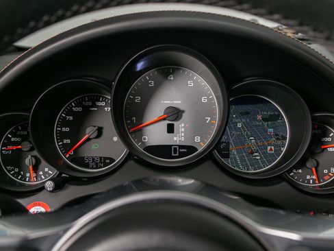 Used 2018 Porsche Cayenne S image 12