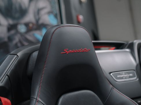 Used 2019 Porsche 911 Speedster RWD image 13
