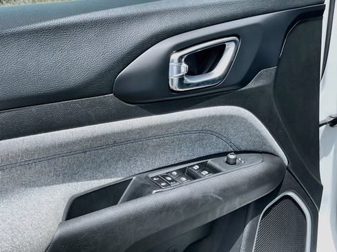 Certified 2023 Jeep Compass Sport AWD/4WD image 17