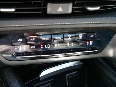 Used 2023 Buick Envision Avenir AWD/4WD image 27