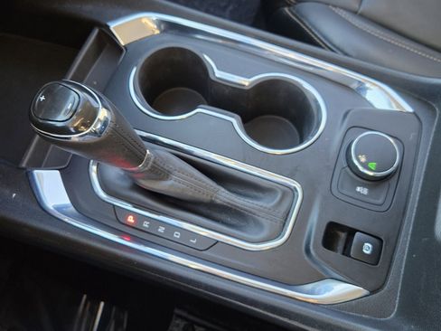 Used 2018 Chevrolet Traverse LT image 30