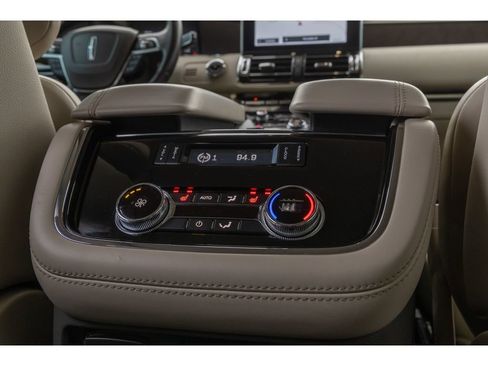 Used 2020 Lincoln Navigator Reserve image 14
