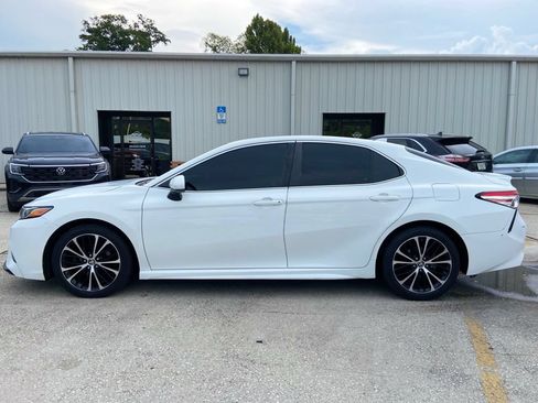Used 2020 Toyota Camry SE AWD/4WD image 2