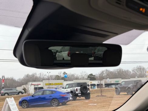 Used 2025 Lincoln Nautilus Premier image 28