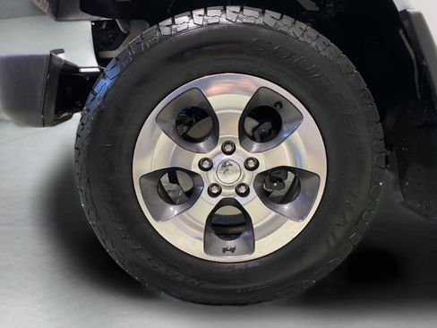 Used 2017 Jeep Wrangler Sahara w/ Connectivity Group image 8