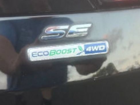 Used 2017 Ford Escape SE w/ Equipment Group 201A AWD/4WD image 9