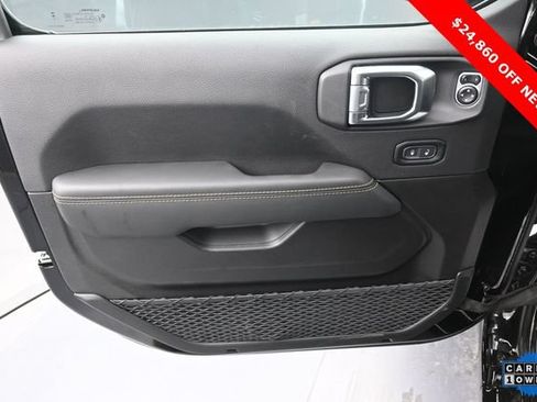 Used 2025 Jeep Gladiator Sport w/ Premium Package AWD/4WD image 15