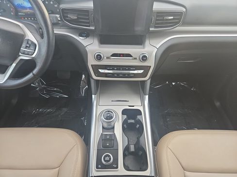 Used 2023 Ford Explorer XLT w/ Equipment Group 202A image 12