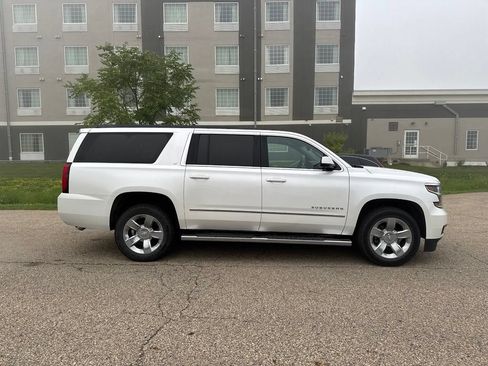 Used 2017 Chevrolet Suburban LT w/ LT Signature Package AWD/4WD image 14
