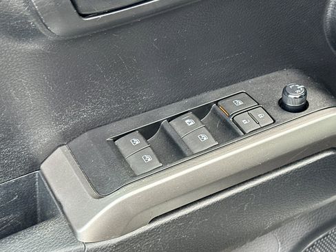 Used 2019 Toyota Tacoma SR5 AWD/4WD image 11