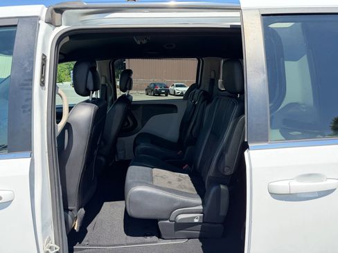 Used 2019 Dodge Grand Caravan SXT FWD image 11