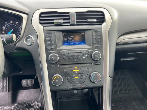 Used 2018 Ford Fusion SE image 17