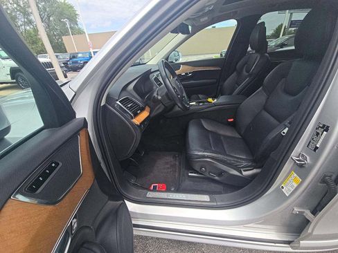 Used 2021 Volvo XC90 T6 Momentum w/ Protection Package Premier AWD/4WD image 4