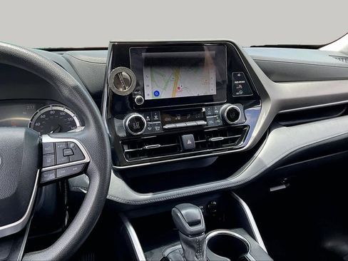 Used 2023 Toyota Highlander L FWD image 7
