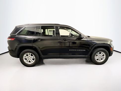 Used 2023 Jeep Grand Cherokee Laredo w/ Luxury Tech Group I AWD/4WD image 4
