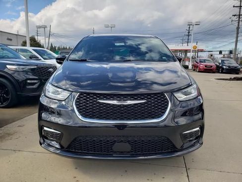 New 2026 Chrysler Pacifica Select AWD/4WD image 2