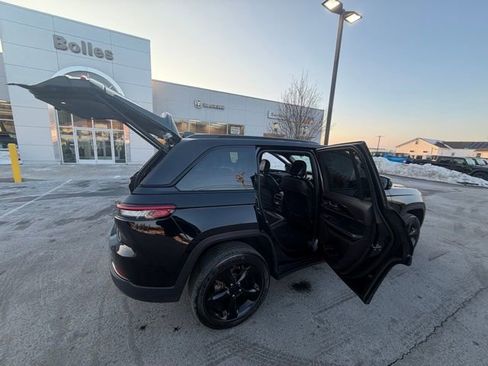 Certified 2023 Jeep Grand Cherokee Altitude image 17