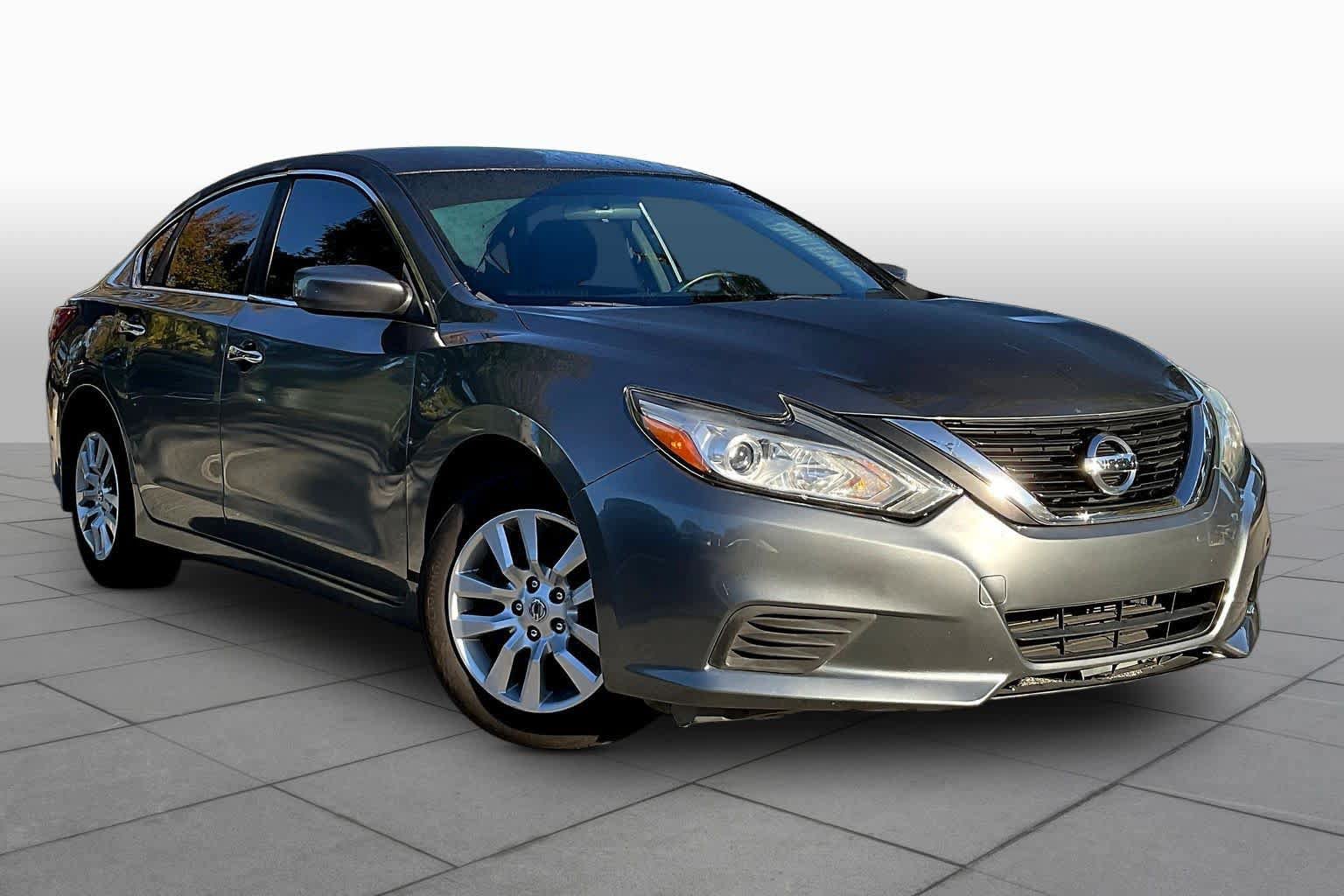 Used 2016 Nissan Altima 2.5 S w/ Power Driver Seat Package FWD image 3