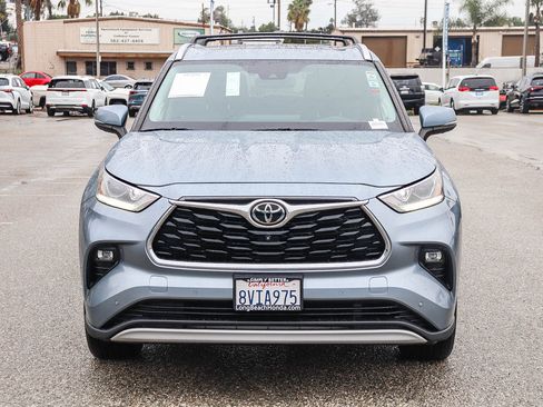 Used 2021 Toyota Highlander Platinum image 2
