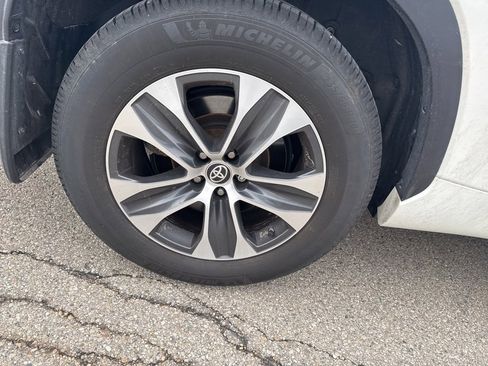 Used 2020 Toyota Highlander XLE image 22