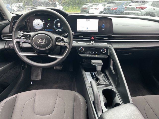 Used 2024 Hyundai Elantra SEL FWD image 15
