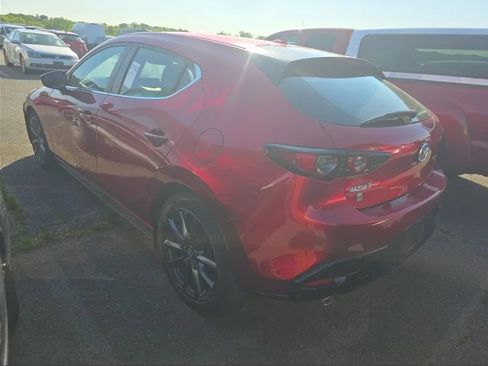 Used 2019 MAZDA MAZDA3 Hatchback w/ Preferred Package FWD image 3