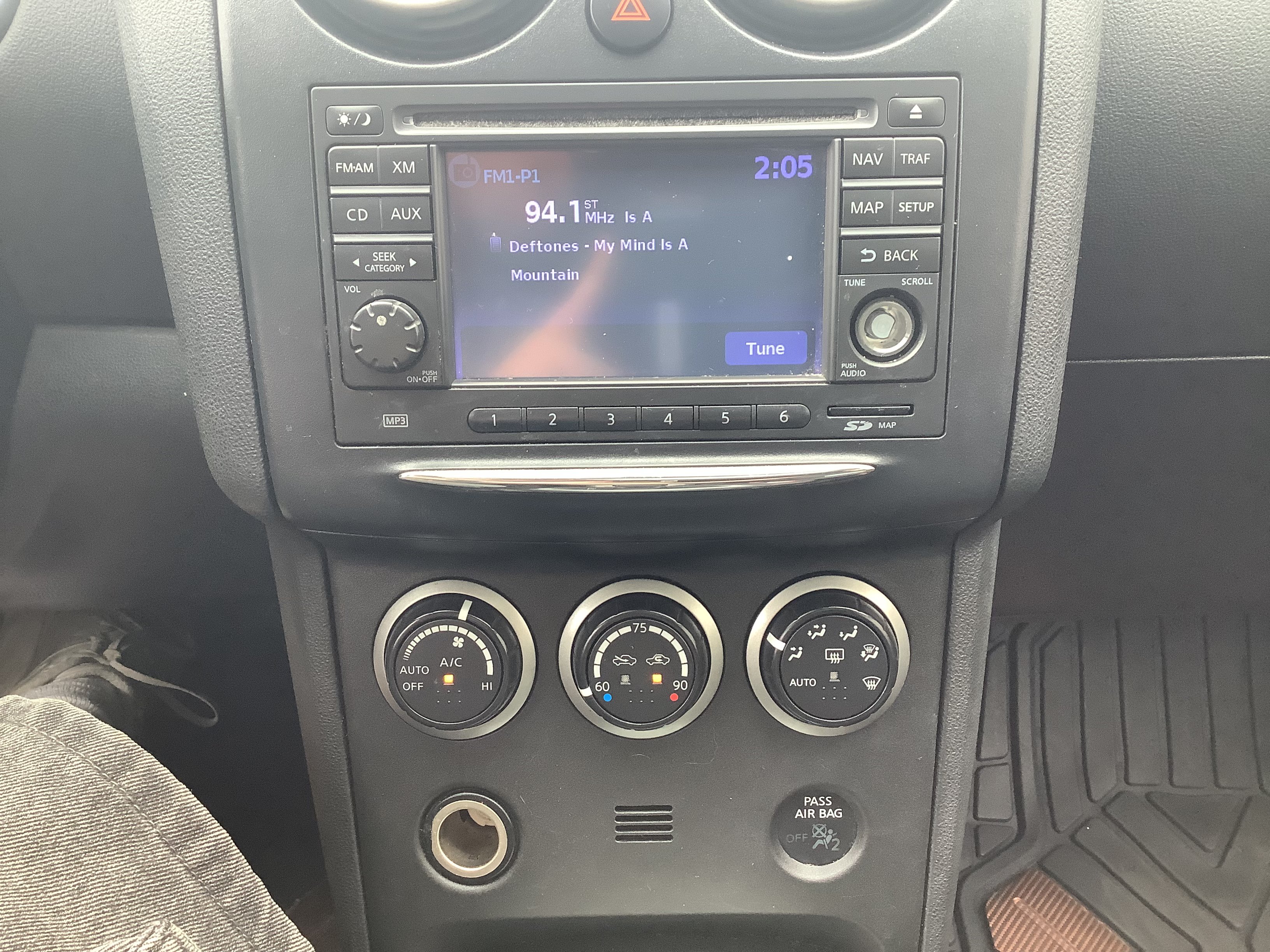 Used 2011 Nissan Rogue SV w/ Premium Pkg AWD/4WD image 17