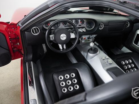 Used 2006 Ford GT RWD image 16