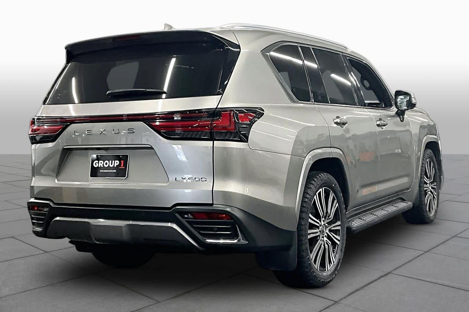 Used 2022 Lexus LX 600 4WD w/ Luxury Package image 12