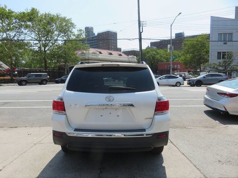 Used 2013 Toyota Highlander SE AWD/4WD image 8