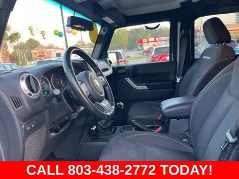 Used 2016 Jeep Wrangler Unlimited Rubicon w/ Connectivity Group AWD/4WD image 7