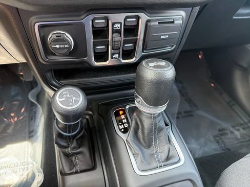 Used 2024 Jeep Wrangler Unlimited Sport AWD/4WD image 23