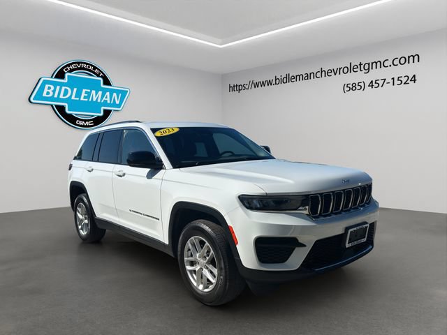 Used 2023 Jeep Grand Cherokee Laredo AWD/4WD image 1