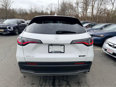 Used 2025 Honda HR-V Sport image 3
