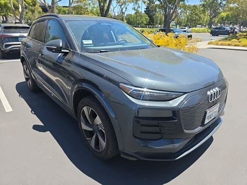 Used 2025 Audi Q6 e-tron Premium Plus w/ Premium Plus AWD/4WD image 3