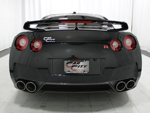 Used 2016 Nissan GT-R Premium AWD/4WD image 7