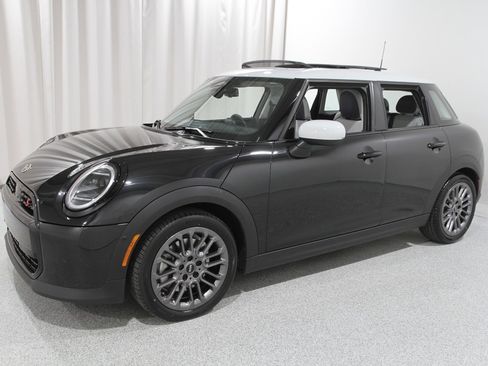 Certified 2025 MINI Cooper S image 3